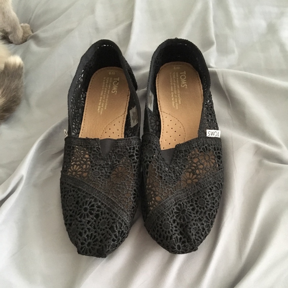 Toms flower shoes!